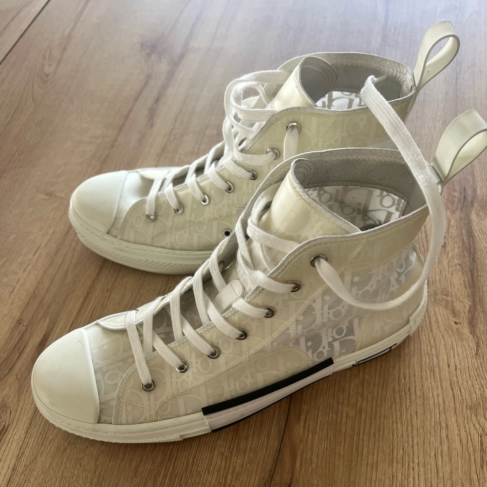 White Dior b23